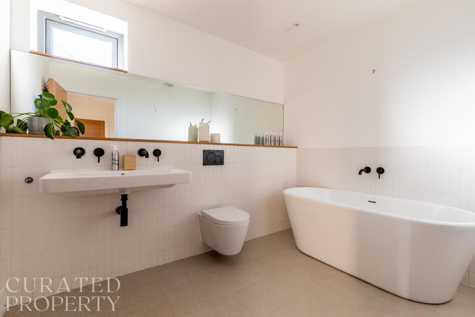 Stunning 5 Bedroom With Garden & Panoramic Views!