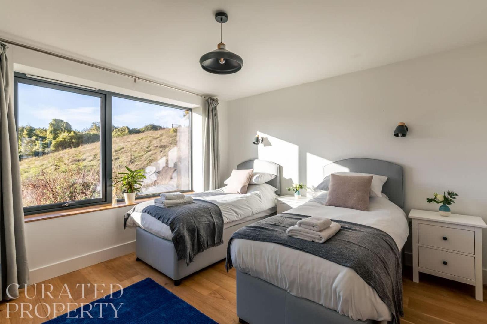 Holiday home Stunning 5 Bedroom With Garden & Panoramic Views!
