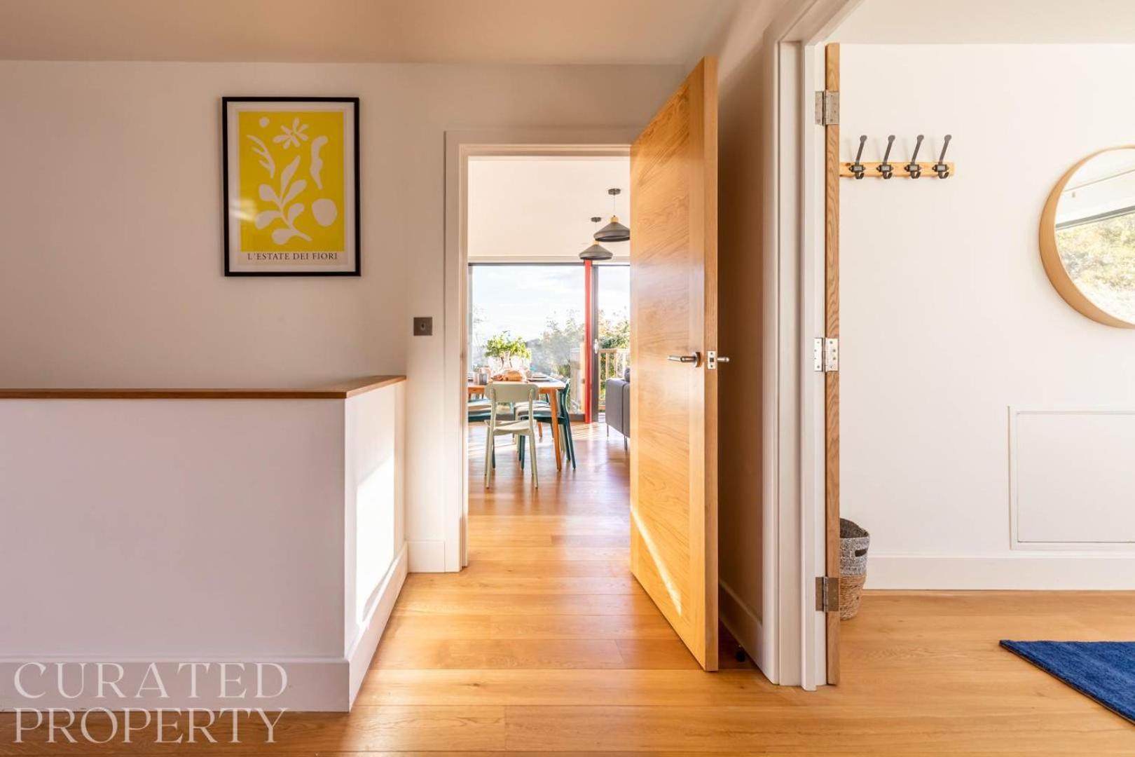 Stunning 5 Bedroom With Garden & Panoramic Views! Bath