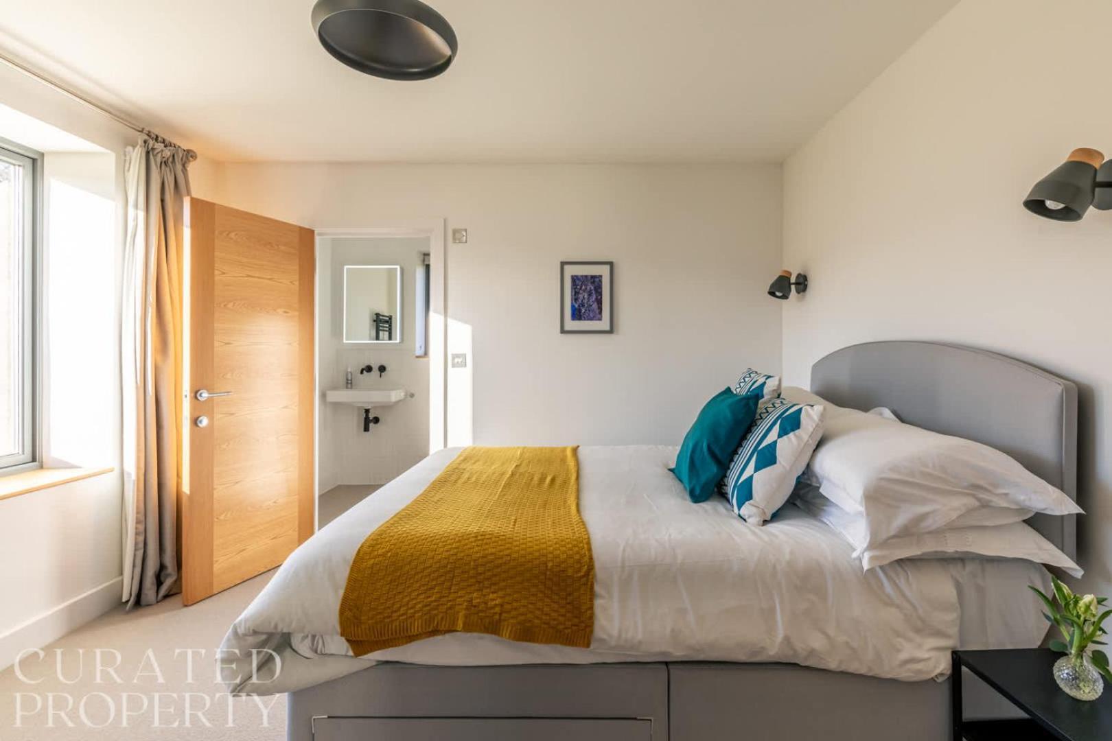 Stunning 5 Bedroom With Garden & Panoramic Views! * Bath