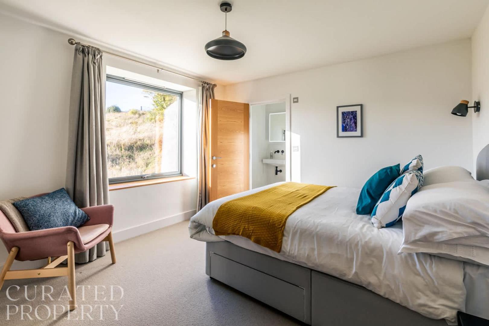 Stunning 5 Bedroom With Garden & Panoramic Views!
