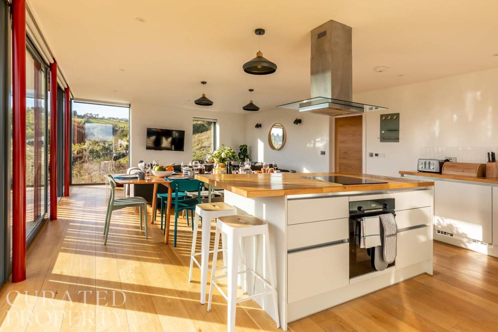 Stunning 5 Bedroom With Garden & Panoramic Views! *
